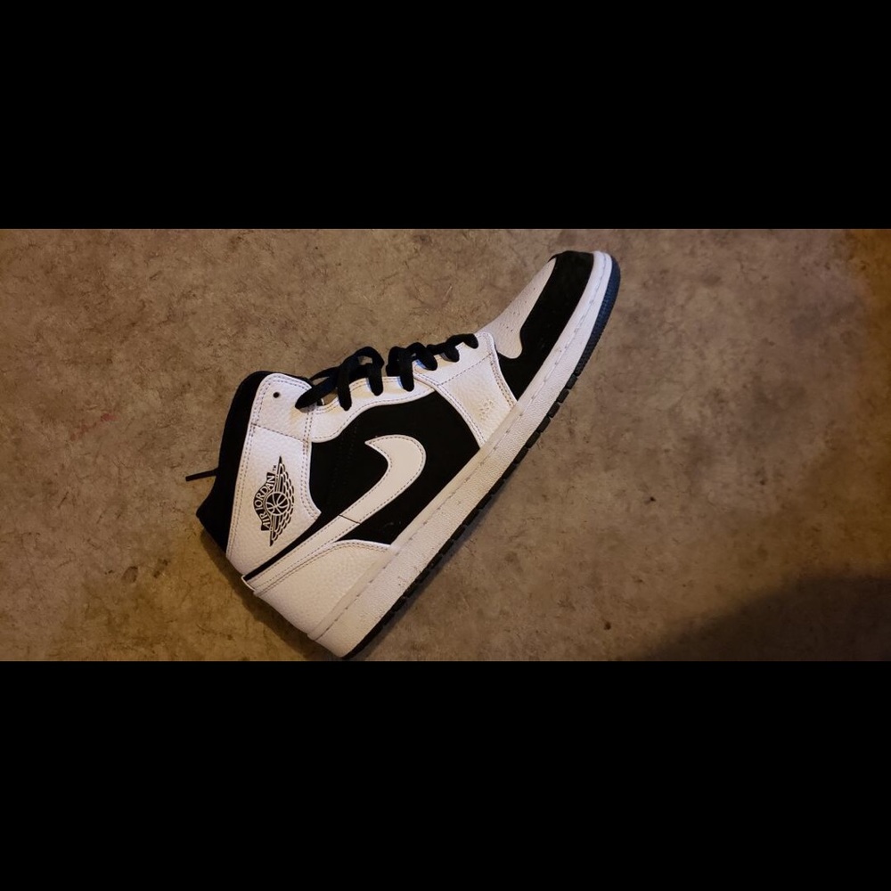 Air Jordan Mid 1